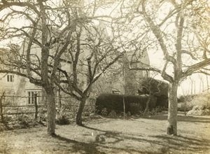 Kelmscott Manor: Ze sadu od Frederick H. Evans