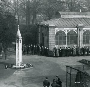 Den příměří ve válečném památníku v londýnské zoo, 11. listopadu 1923 od Frederick William Bond
