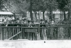 Italský král Victor Emmanuel III při návštěvě londýnské zoo v roce 1924 od Frederick William Bond