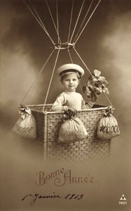 Novoroční přání z roku 1913 s chlapcem stoupajícím balónem se spoustou peněz jako balastem od French Photographer