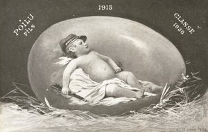 1915, velikonoční přání zobrazující již ozbrojeného vojáka ve vejci od French Photographer
