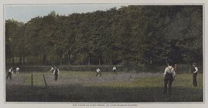 Tenis na trávníku v Lycee Michelet, Vanves, Paříž (barevné foto) od French Photographer