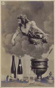 Mladá žena vystupující z páry polévkové mísy (fotokoláž) od French Photographer