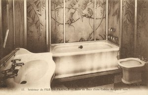 Koupelna luxusní kajuty na palubě francouzské zaoceánské lodi Ile de France (čb foto) od French Photographer