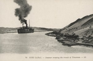 Egypt: Parník projíždí příkopem u Toussounu (čb fotografie) od French Photographer