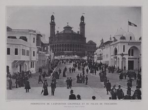Francouzské koloniální pavilony a Palais du Trocadero při pohledu z Pont d