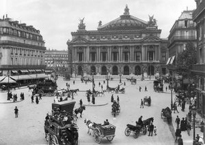 Celkový pohled na pařížskou operu, konec 19. století od French Photographer
