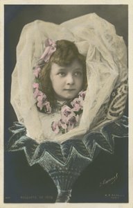 Dívka v květu (barevné foto) od French Photographer