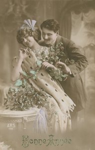Šťastný nový rok blahopřání s romantickým párem držícím jmelí, 1913 (ručně kolorovaná fotografie) od French Photographer