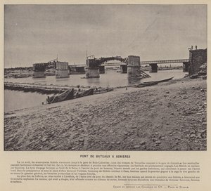 Pařížská komuna, Pont De Bateaux At Asnieres (černobílá fotografie) od French Photographer