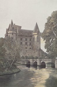 La Rochefoucauld, zámek, pohled z břehů Tardoire od French Photographer