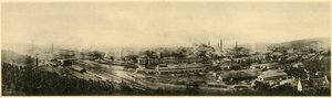 Le Creusot, panoramatický pohled z Album des Fers et Aaciers společnosti Schneider & Cie, 1895 od French Photographer
