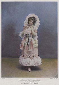 Mademoiselle Filliaux jako La Commere v La Revue des Dentelles (barevné foto)