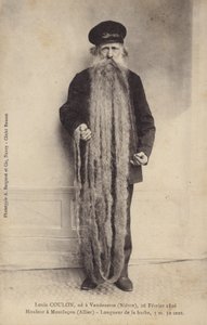 Muž s extrémně dlouhým vousem od French Photographer