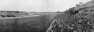 Paříž – La Revue du 14 Juillet v Longchamp (černobílá fotografie) od French Photographer