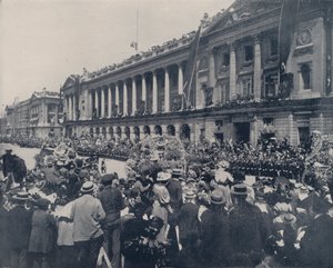 Paříž: Vozy plné věnců (černobílá fotografie) od French Photographer