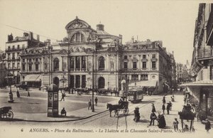 Place du Ralliement, divadlo a Chaussee Saint-Pierre, Angers, Francie od French Photographer
