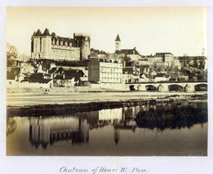 Pohlednice zachycující královský hrad Pau, kde se 13. prosince 1553 narodil francouzský a navarrský král Jindřich IV., cca 1900 od French Photographer