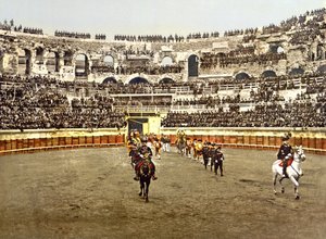 Průvod matadorů v amfiteátru v Nîmes, 1890-1900 od French Photographer