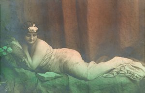 Ležící dívka, čtení od French Photographer