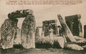 Stonehenge - Kamenný kruh z doby bronzové lidově řečeno, že byl vztyčen za vlády Aurelia Ambrosia, 490, na památku porážky Britů Hengistem. Kameny prý byly od French Photographer