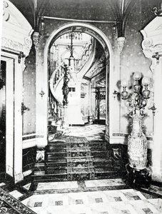 Vestibul a onyxové schodiště v hotelu de Paiva od French Photographer