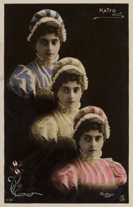 Tři stejné ženské hlavy od French Photographer
