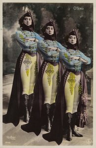Tři identické ženy od French Photographer