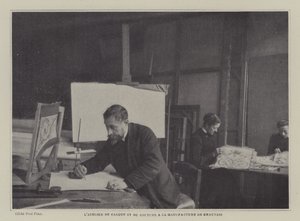 Obkreslovací a šicí dílna v Beauvais Tapestry Manufacture, Francie (černobílá fotografie) od French Photographer