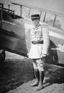 Francouzské letecké eso z první světové války Sous-Lieutenant Rene Fonck, vyznamenán Legion D