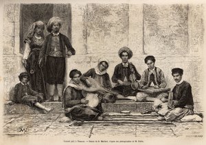 Židovský orchestr v Tlemcenu, vždy složený z 5 nástrojů: rbab sedí na 2 strunách; kouistra, druh loutny; kamendja neboli housle; centihr, druh plochého trapézového pouzdra a derboucha, druh tamburíny v zemi; všechny mu od French School