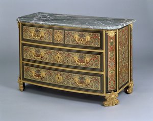 A Louis XIV Commode, c.1710 (polychromovaná želvovina a mosazné vykládání)