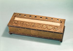 Počítací stroj vynalezený Blaise Pascalem (1623-62) (dřevo a kov)