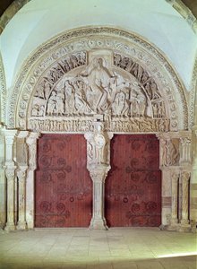 Centrální portál v Narthexu kostela Sainte-Madelaine, s reliéfem Letnic v Tympanu, kolem roku 1150 od French School
