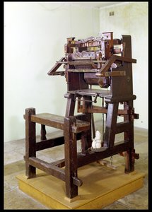 První tkalcovský stav pro tkaní punčoch, 1750 (dřevo a kov)