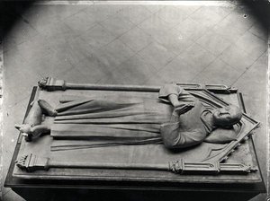 Pohřební socha Louise de France (1243-60), nejstaršího syna svatého Ludvíka, z opatství Royaumont (sádrový odlitek hrobky v Basilique Saint-Denis) od French School