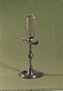 Hodinová lampa, 1677 (cín a sklo) od French School