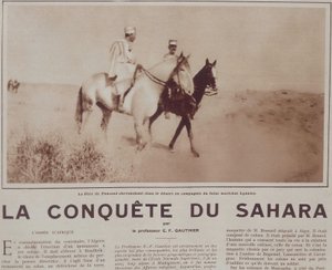 Le Pere Charles de Foucauld (1858-1916) na koni v poušti s budoucím marechálem Hubertem (Louis-Hubert-Gonzalve) Lyautey (1854-1934) - v „“Vu“, prosinec 1929 od French School