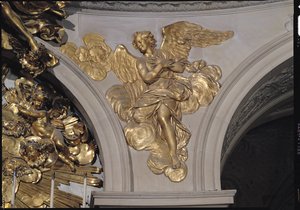 Anděl ve stylu Ludvíka XIV, od oblouku napravo od hlavního oltáře v kapli (pozlacený bronz)