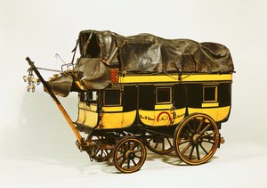 Model čtyřicetimístného omnibusu (lakované dřevo)