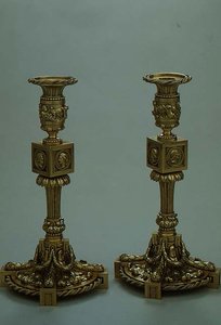 Pár svícnů od Boucherona, 1783 (stříbrně zlacený) od French School