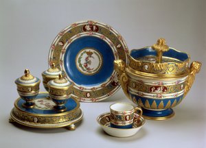 Plat de Menage, miska, šálek s podšálkem a miska na zmrzlinu od Blue Cameo Service, Sevres, 1778-9 (měkký-pasta porcelán)