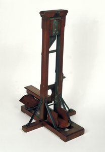 Zmenšený model gilotiny (dřevo a kov) (viz také 50504)