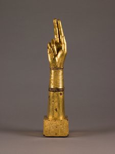 Relikviářová paže, cca 1050-1100 (dřevo a zlatý plech) od French School