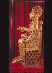 Relikviářová socha Saint Foy, cca 980 (zlato, stříbro, dřevo, drahokamy a polodrahokamy) (viz 121295 a 162668)