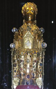 Relikviářová socha sv. Foye, cca 980 (zlato, stříbro, dřevo, drahokamy a polodrahokamy) (viz také 121295 & 245222)