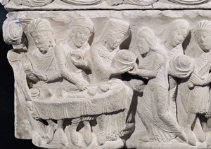 Salome představuje hlavu sv. Jana Křtitele na svátek Heroda, detail z reliéfu na hlavici (kameni) (detail 86203) od French School