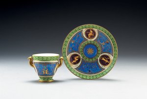 Sevres bleu celeste a světle zelený mletý šálek s podšálkem se dvěma uchy, 1790 od French School