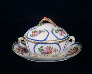 Mísa a talíř Sevres, 1764 (porcelán)