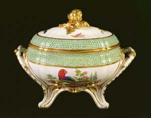 Sevres tureen ze služby Eden, malíři značka Pierre-Joseph Rosset, 1788 (porcelán)